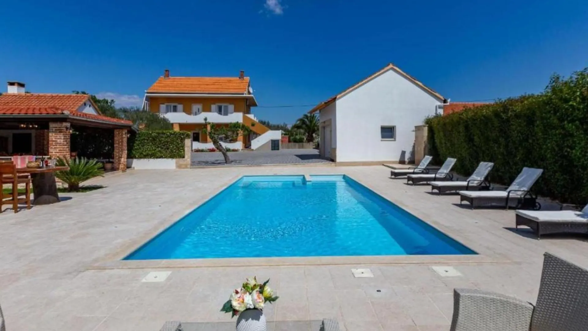 Peaceful Murvica Villa Pool, Garden, And Modern Comfort Zadar